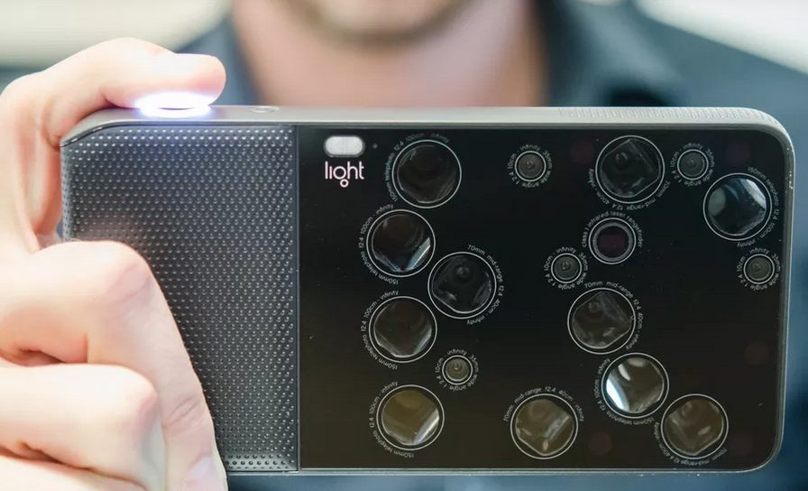 Light L16 相机:把 16 个摄像头塞到一个手机大小的相机里