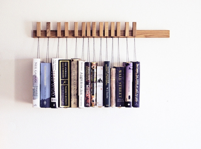 Wooden Book Rack把书本吊在木架上颠覆你对书架的印象！